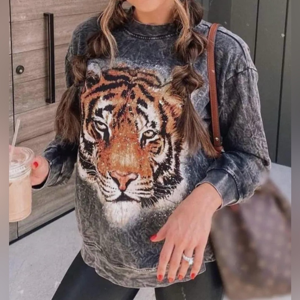 Love Vintage Tiger Graphic Crew Neck Sweatshirt | Acid Wash Black | Size S